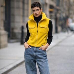 Chaps Sport Women’s Yellow Fleece Vest Size L Full Zip Pockets RN 41381 CA 56658